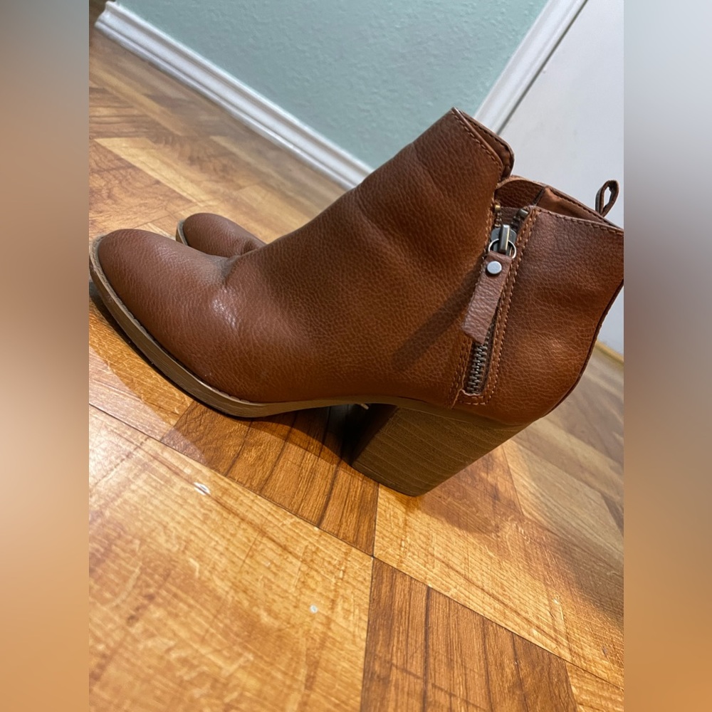 6.5 brown ankle boots.